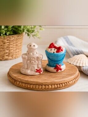 Beach-themed salt & pepper shaker set